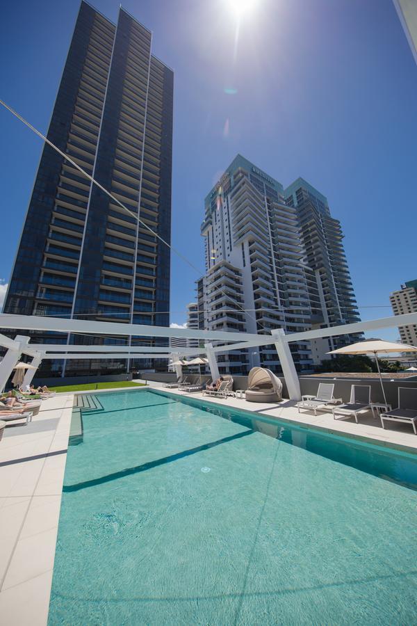 Dayday Premier Apartments At 2663 Gold Coast Hwy, Broadbeach ภายนอก รูปภาพ